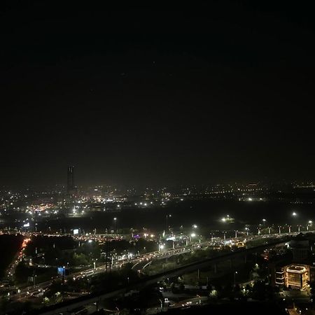 Countryside Luxury Suites - Supernova Noida New Delhi Buitenkant foto