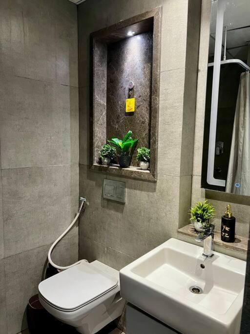 Countryside Luxury Suites - Supernova Noida New Delhi Buitenkant foto
