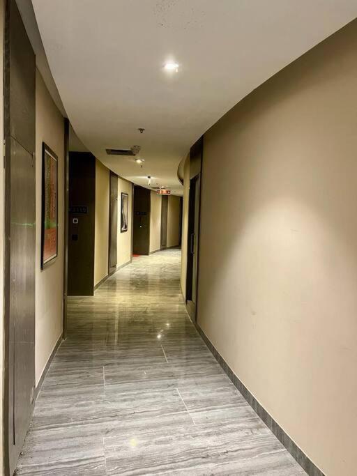 Countryside Luxury Suites - Supernova Noida New Delhi Buitenkant foto
