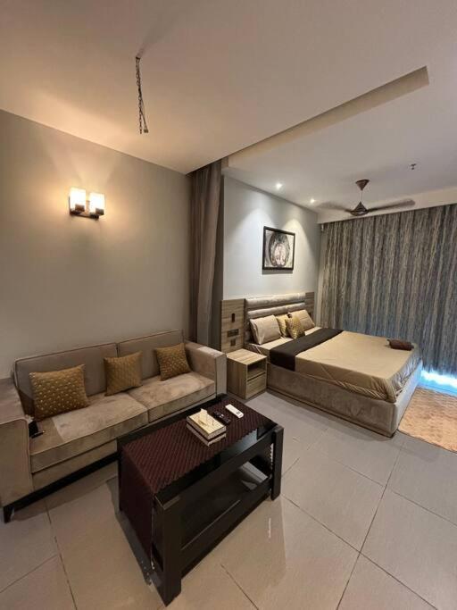 Countryside Luxury Suites - Supernova Noida New Delhi Buitenkant foto