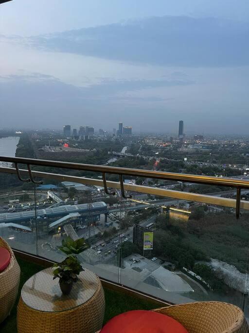 Countryside Luxury Suites - Supernova Noida New Delhi Buitenkant foto