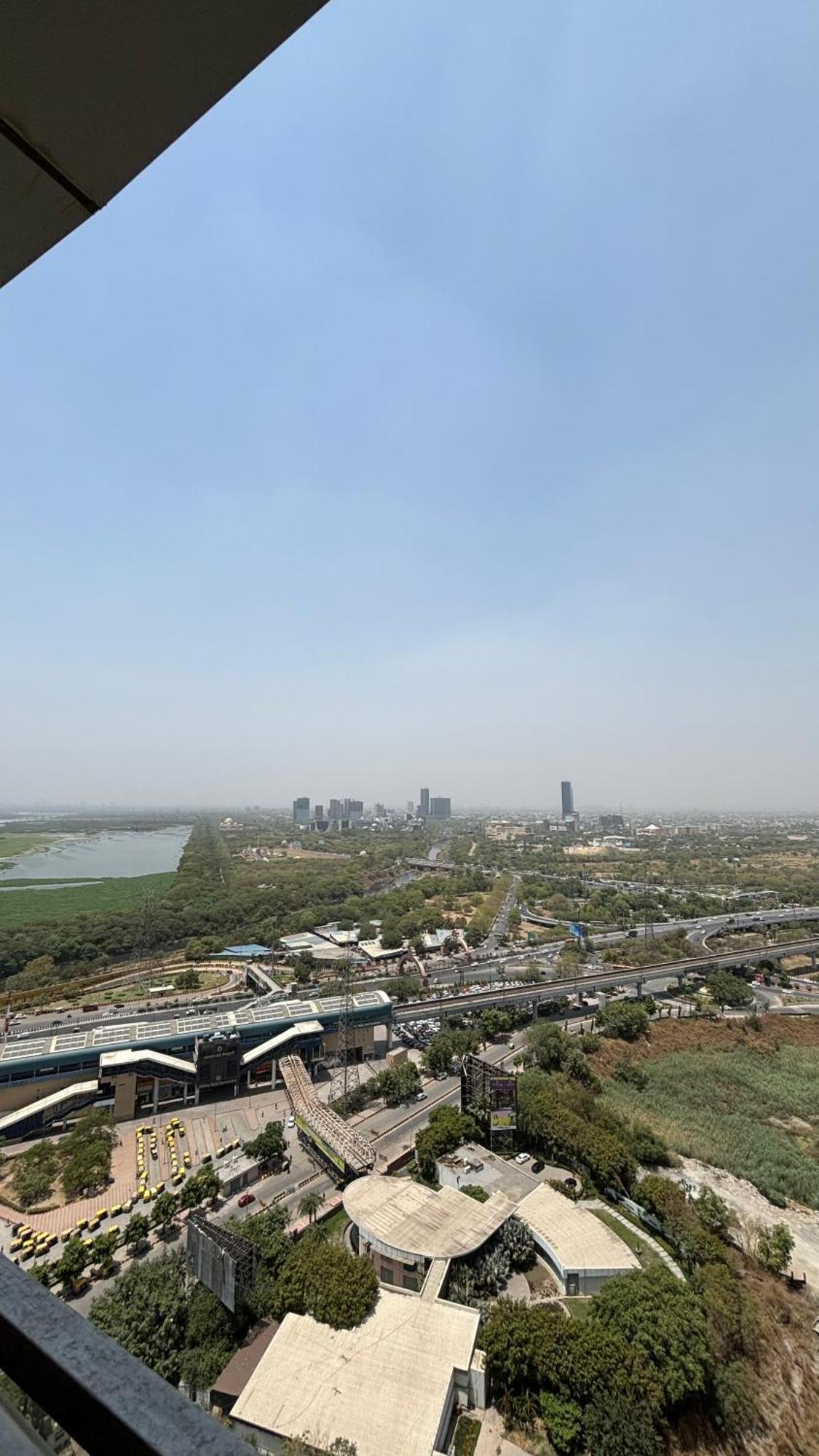 Countryside Luxury Suites - Supernova Noida New Delhi Buitenkant foto