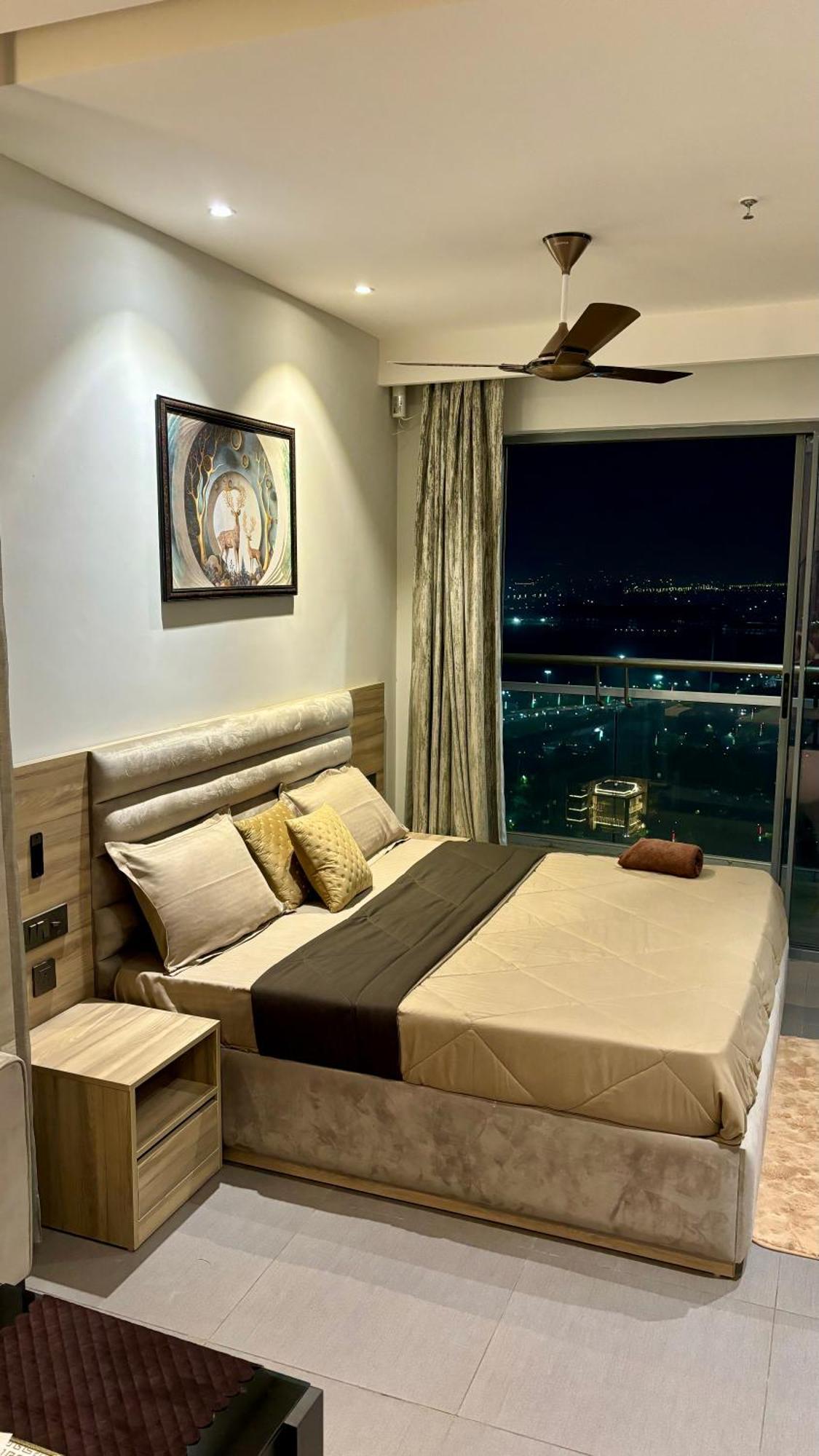 Countryside Luxury Suites - Supernova Noida New Delhi Buitenkant foto